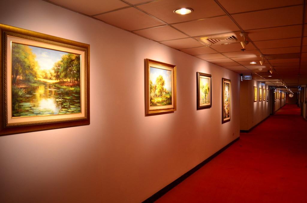 טאינאן The Premier Hotel מראה חיצוני תמונה