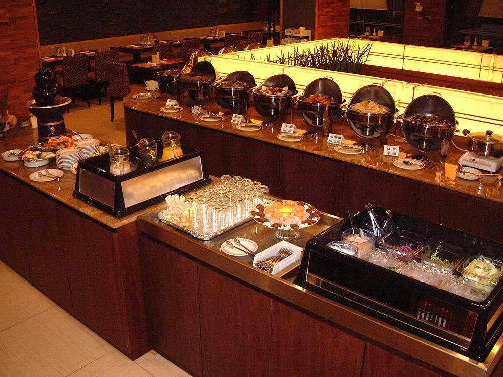 טאינאן The Premier Hotel מראה חיצוני תמונה