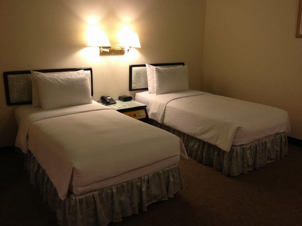 טאינאן The Premier Hotel מראה חיצוני תמונה