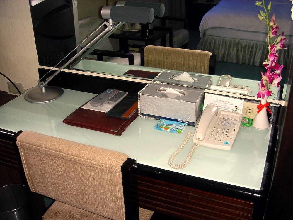 טאינאן The Premier Hotel מראה חיצוני תמונה