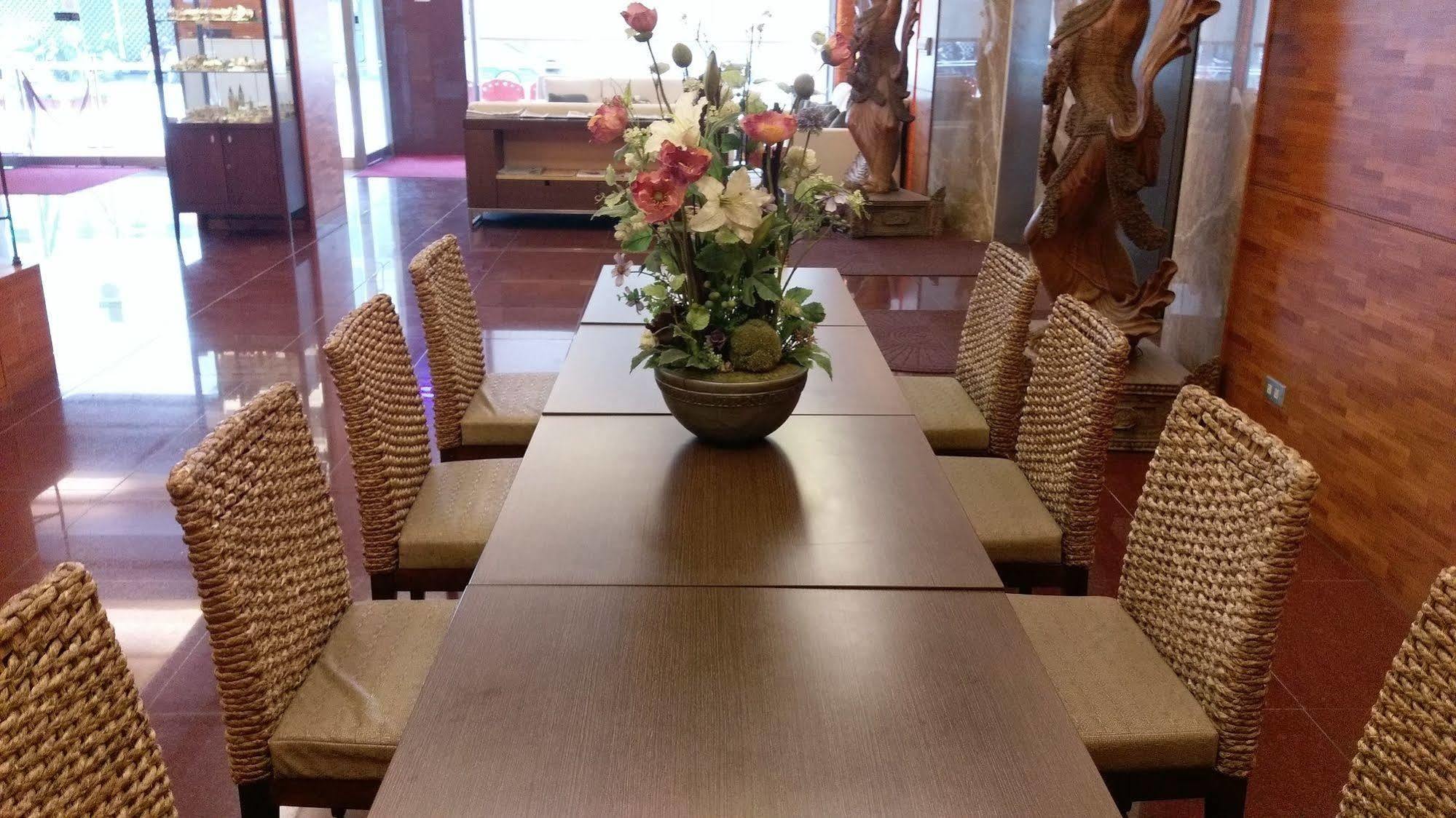 טאינאן The Premier Hotel מראה חיצוני תמונה