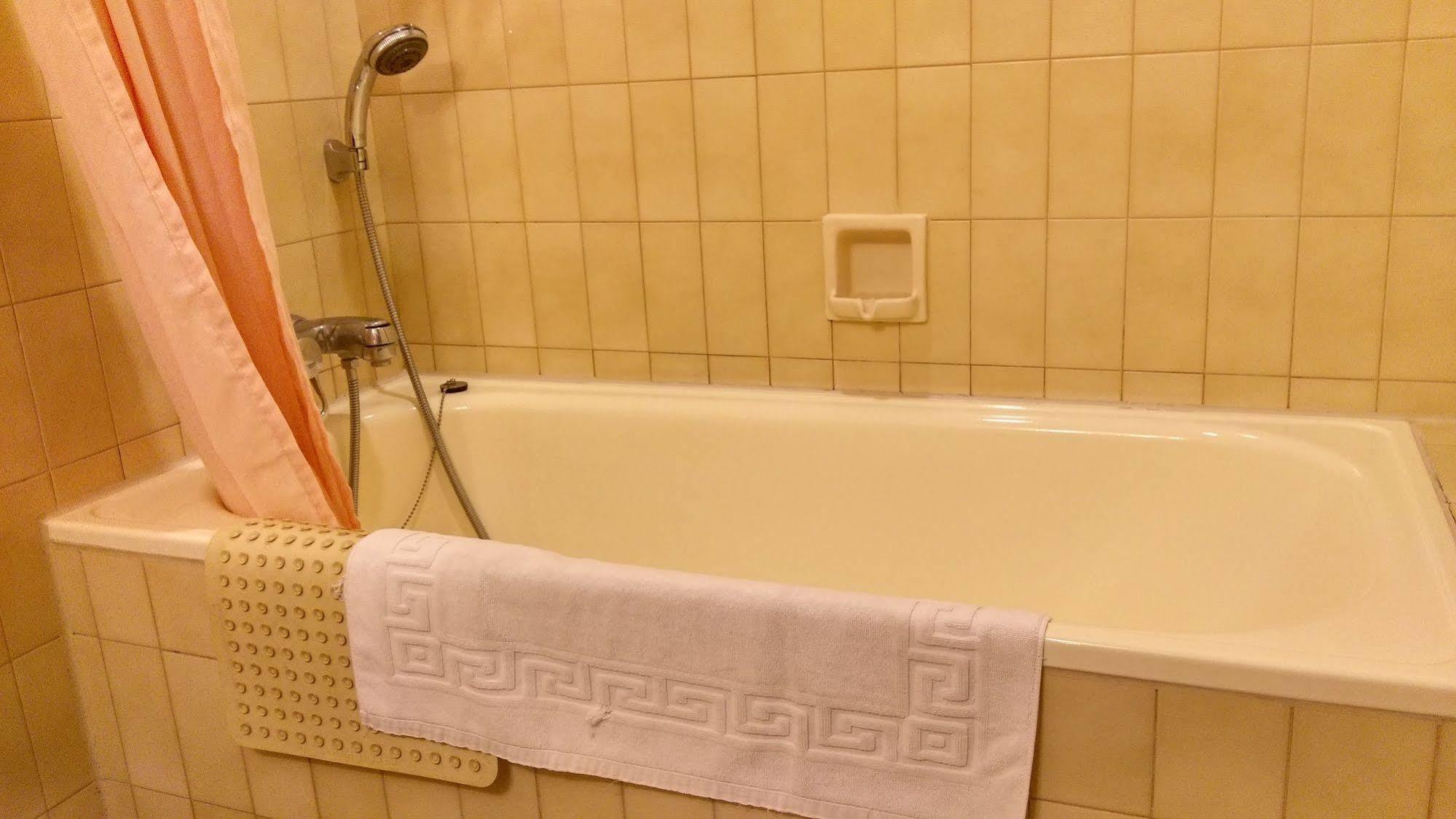 טאינאן The Premier Hotel מראה חיצוני תמונה