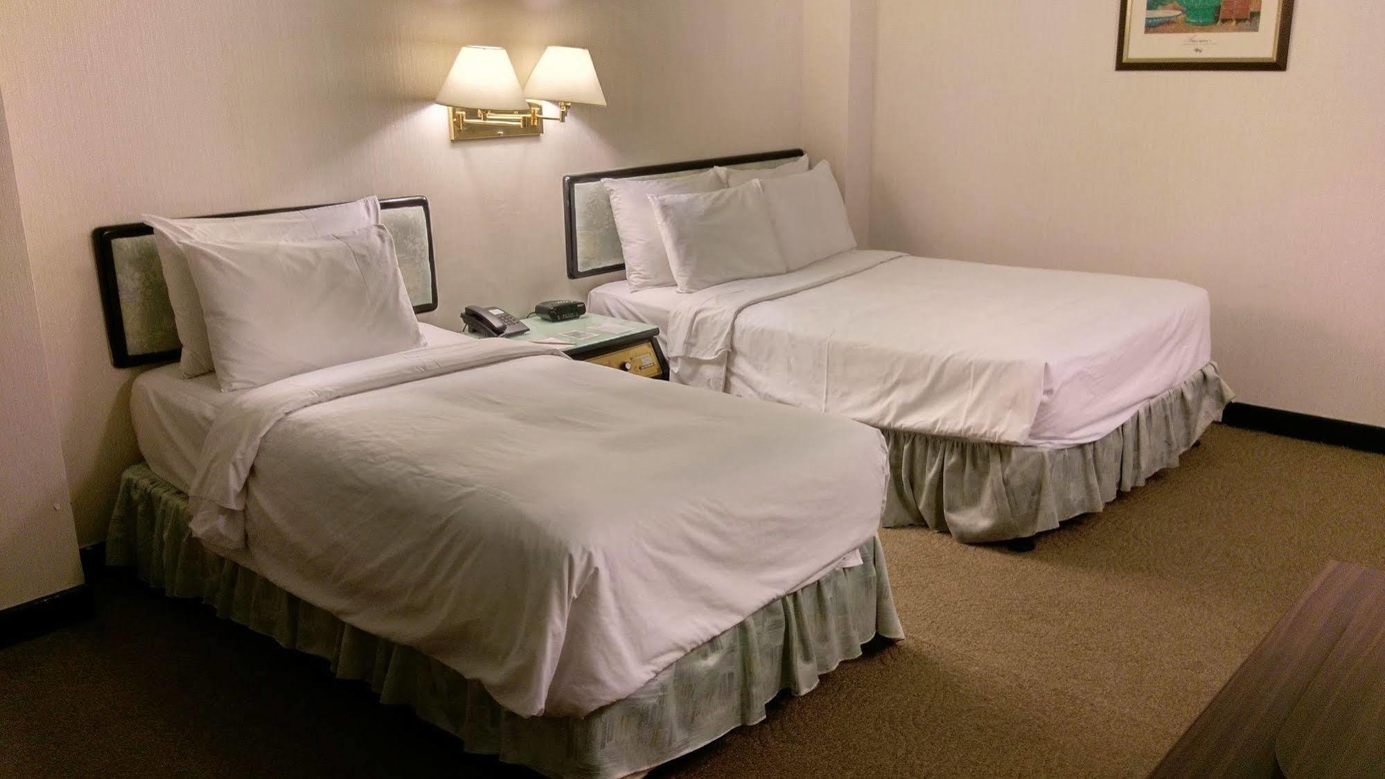 טאינאן The Premier Hotel מראה חיצוני תמונה