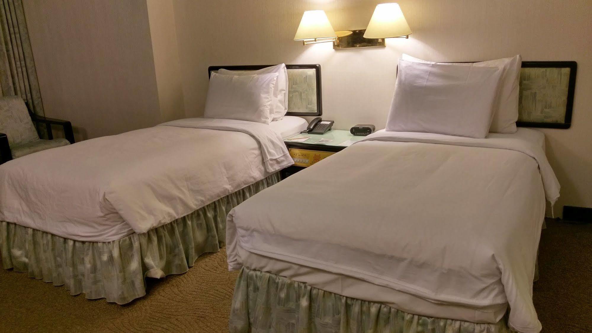 טאינאן The Premier Hotel מראה חיצוני תמונה