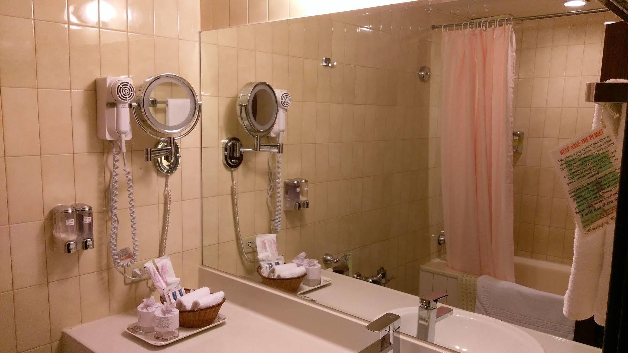 טאינאן The Premier Hotel מראה חיצוני תמונה