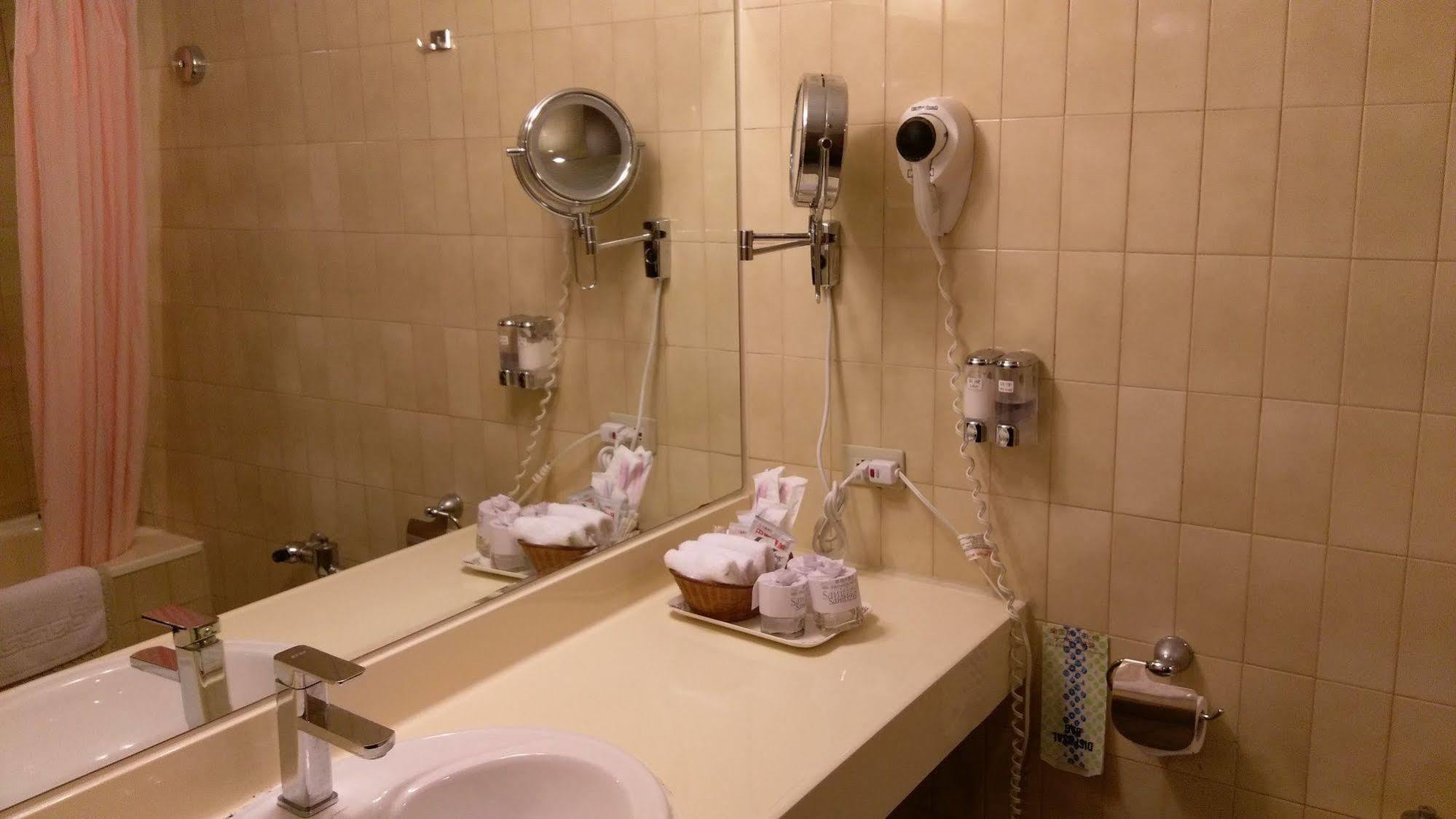 טאינאן The Premier Hotel מראה חיצוני תמונה