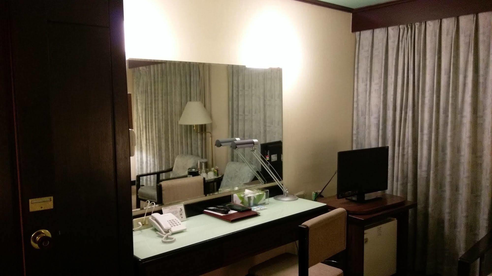 טאינאן The Premier Hotel מראה חיצוני תמונה