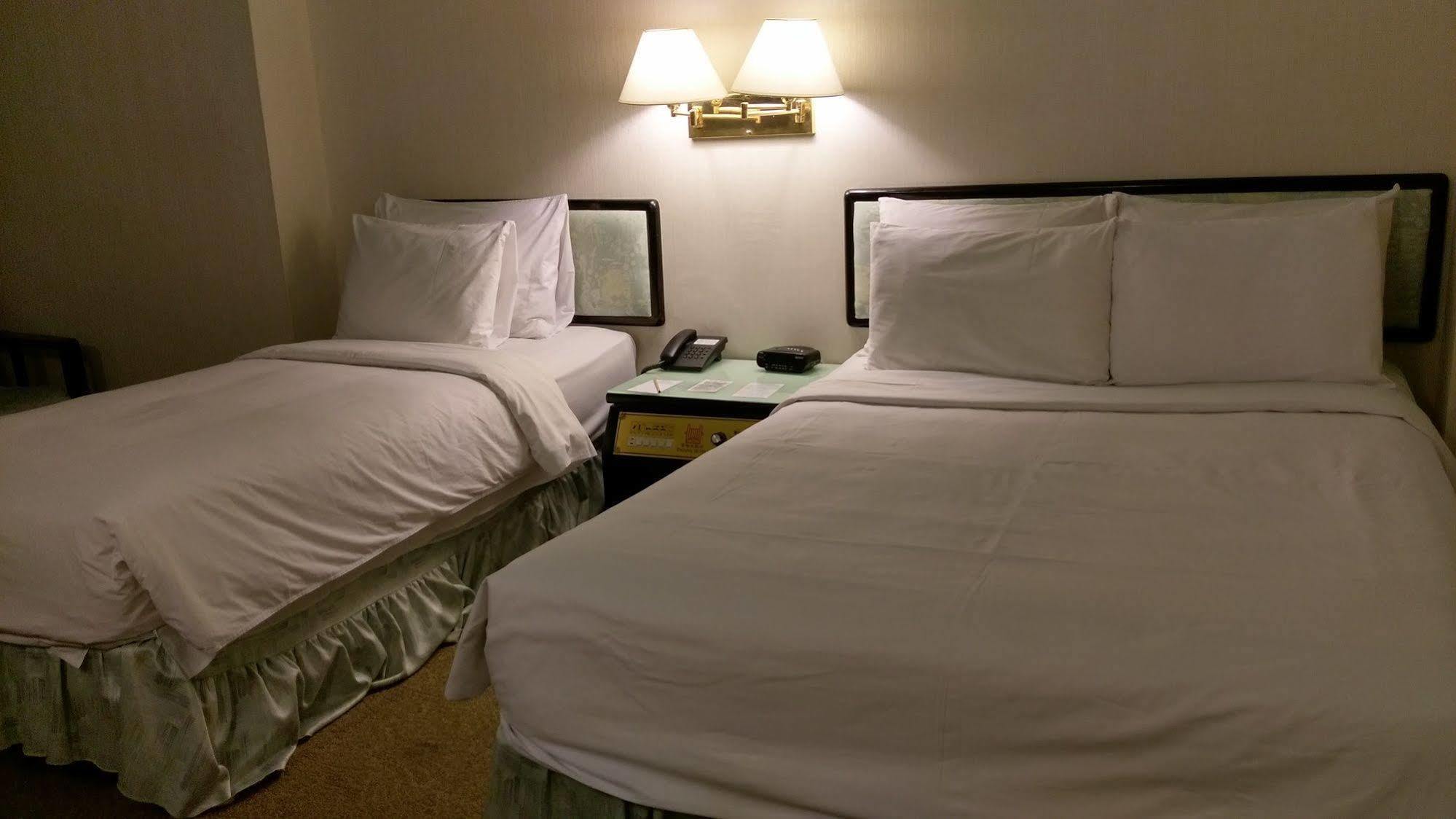 טאינאן The Premier Hotel מראה חיצוני תמונה